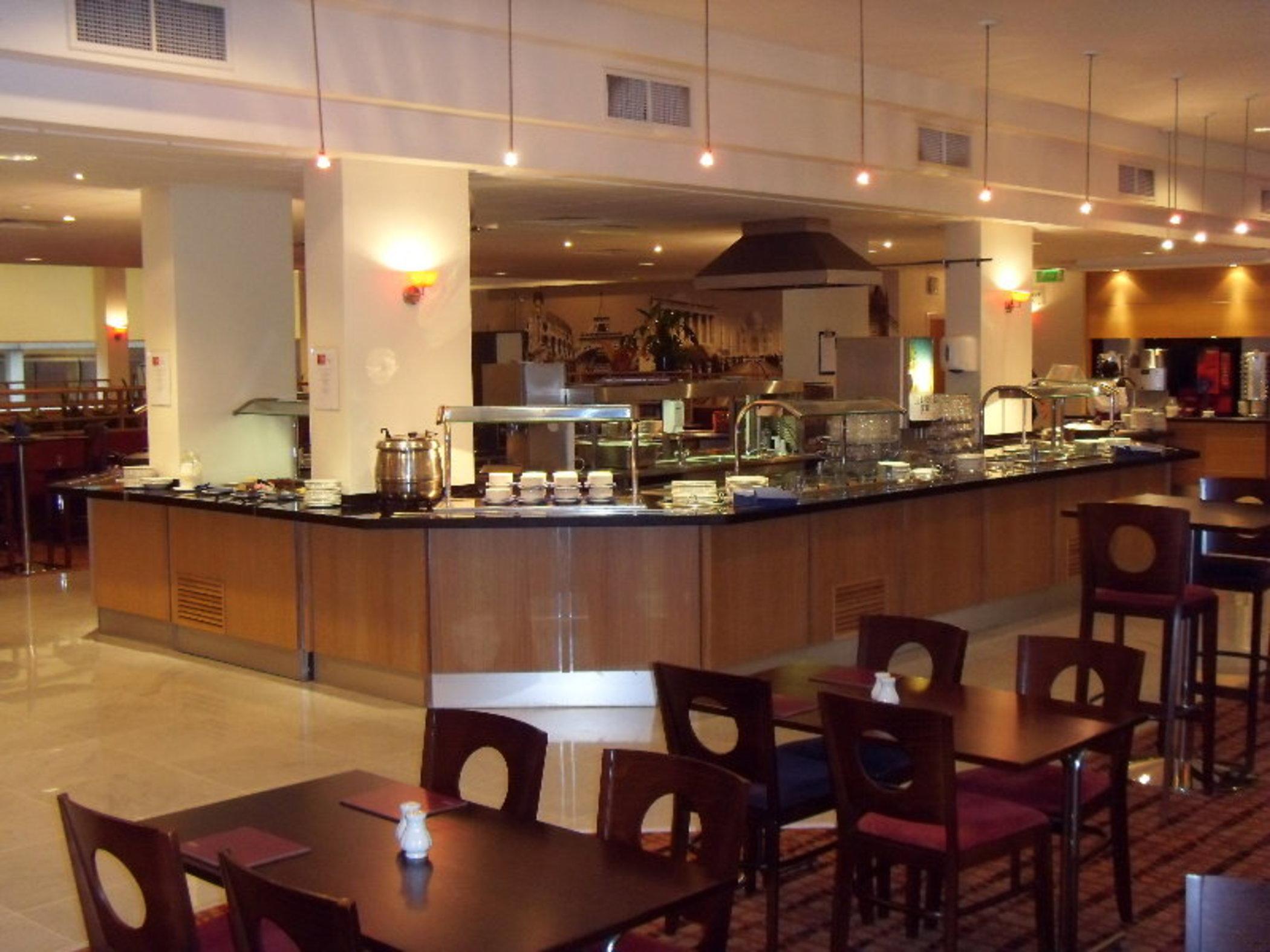 Leonardo Royal Hotel Birmingham Kültér fotó A buffet at a hotel