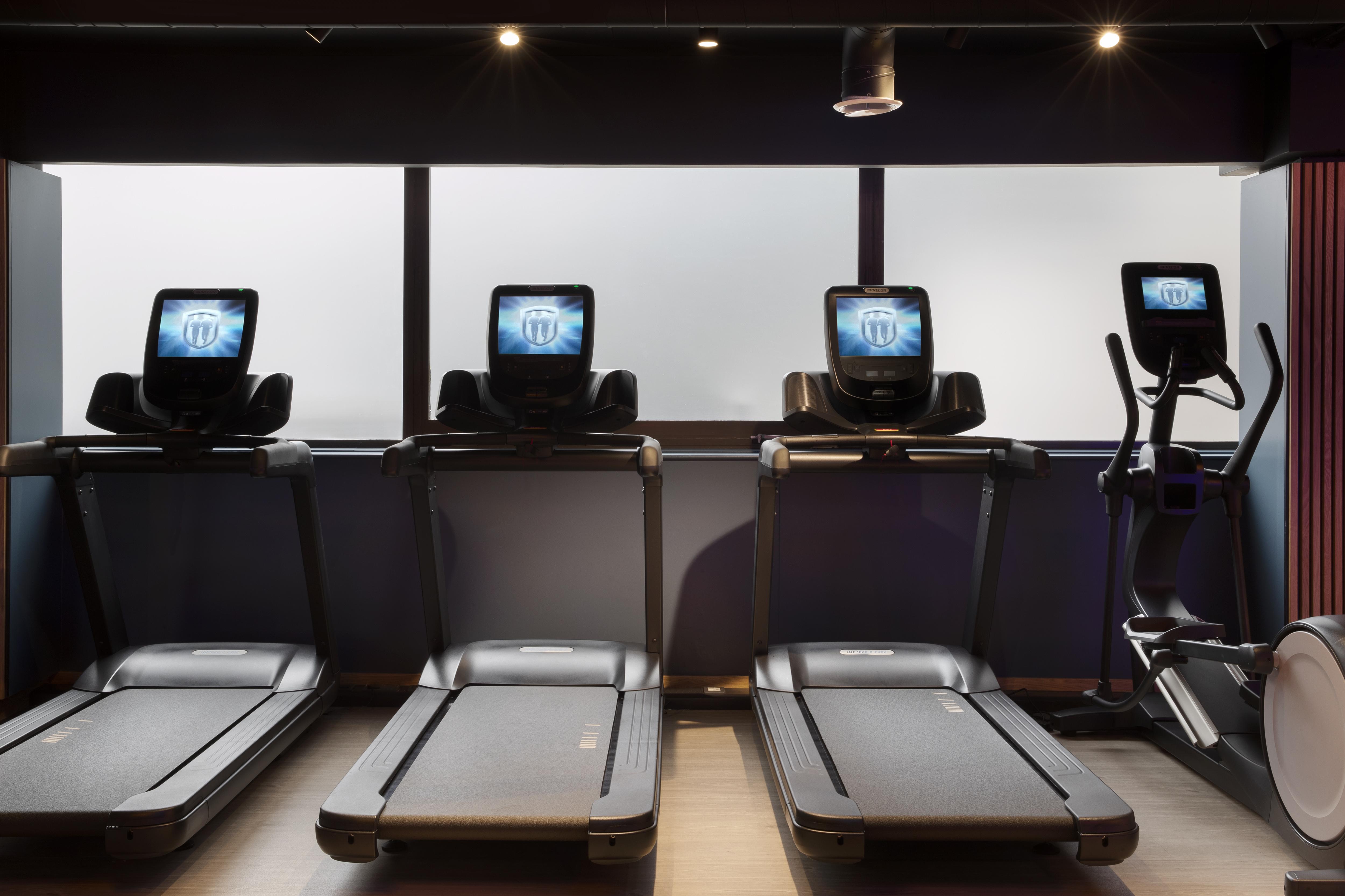Leonardo Royal Hotel Birmingham Kültér fotó Fitness equipment in a gym