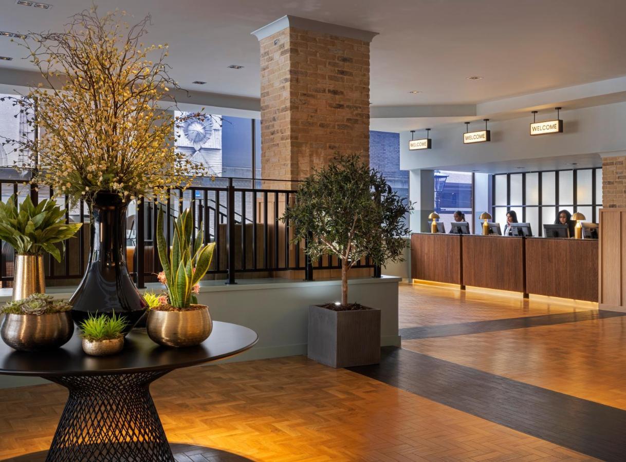 Leonardo Royal Hotel Birmingham Kültér fotó Reception desk