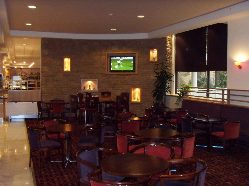 Leonardo Royal Hotel Birmingham Kültér fotó A hotel lobby