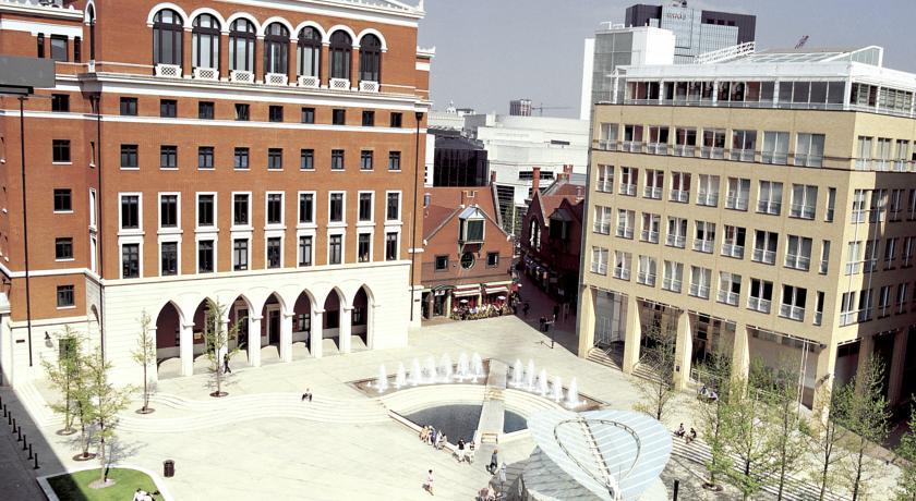 Leonardo Royal Hotel Birmingham Kültér fotó The building of the National Museum of Art and History in Belgrade