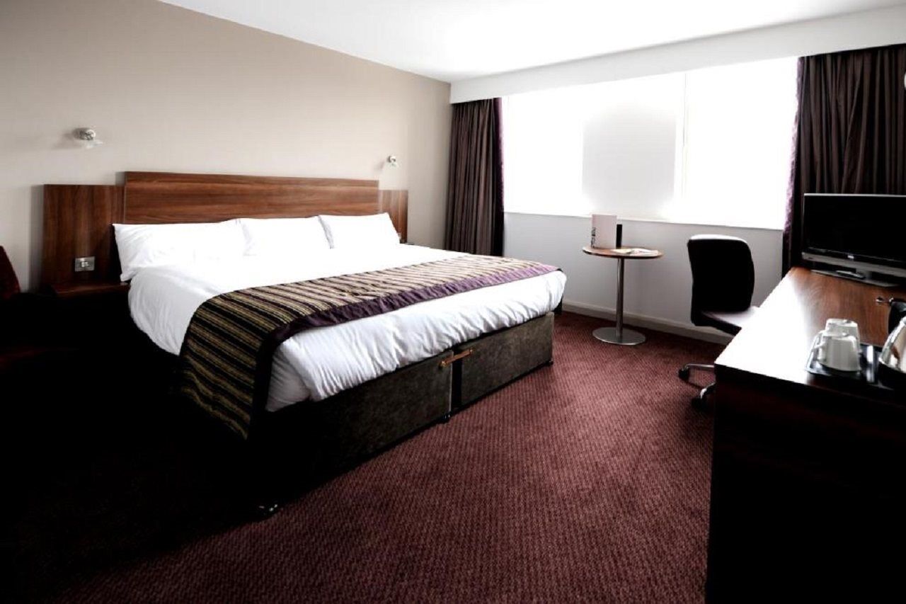 Leonardo Royal Hotel Birmingham Kültér fotó A room at a hotel